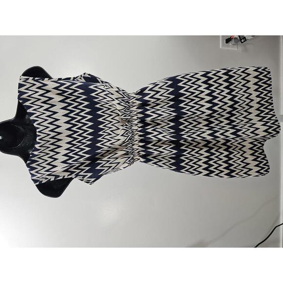 Speed Control Chevron Dress - Picture 8 of 14